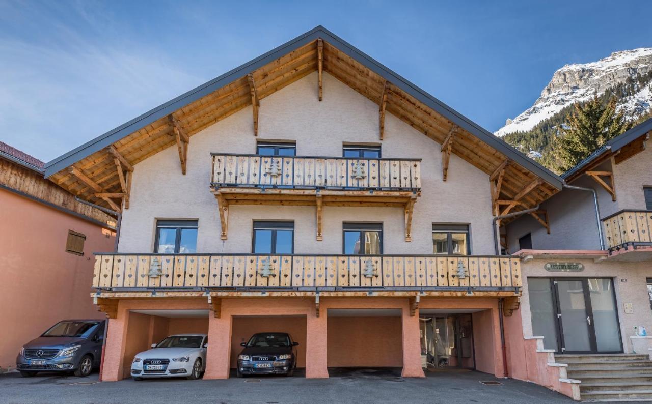 Les Edelweiss Mont-Blanc - Gite Classe 3 Etoiles Passy  Exteriör bild